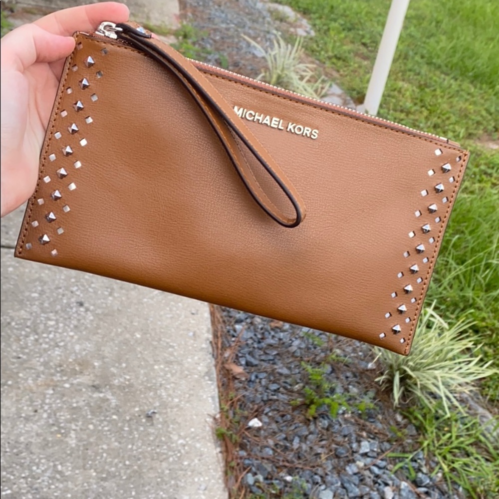 Michael kors wristlet